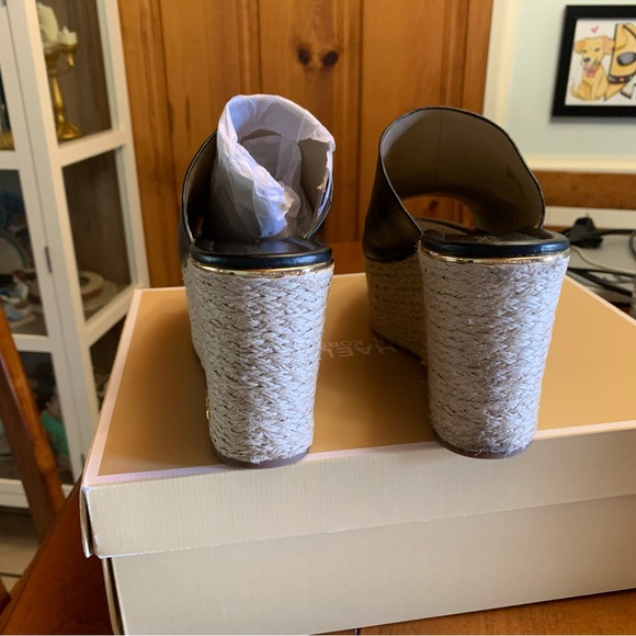 Michael Kors Size 10 Cunningham Wedges - Picture 5 of 6